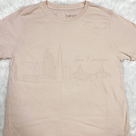 No Curfew San Francisco Skyline Crewneck Graphic Short Sleeve T-Shirt Blush Sz S - Picture 2 of 6